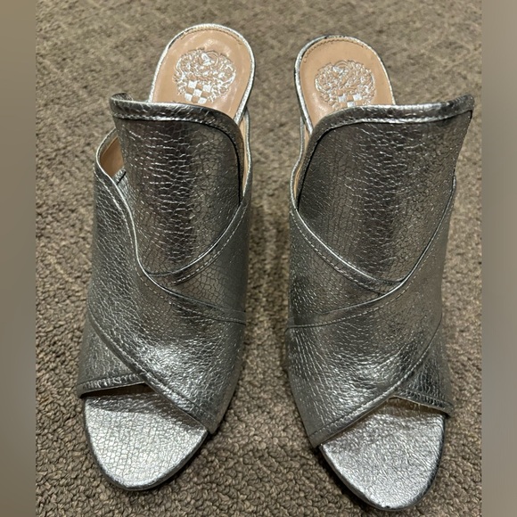 ALMOST NEW- WORN ONCE - Vince Camuto heels- STUNNING! - Picture 6 of 6